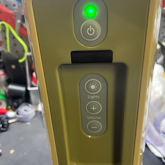 Sharper image SR297 speaker 2.4 ghz
Comes with power supply unit - Picture 6 of 13